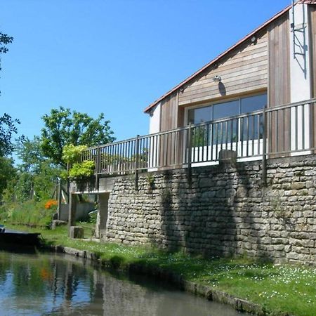 Gite Charmant Au Bord De L'Eau Avec Canoes, Terrasse Et Jardin A Damvix, Au Coeur Du Marais Poitevin. - Fr-1-426-354ヴィラ エクステリア 写真